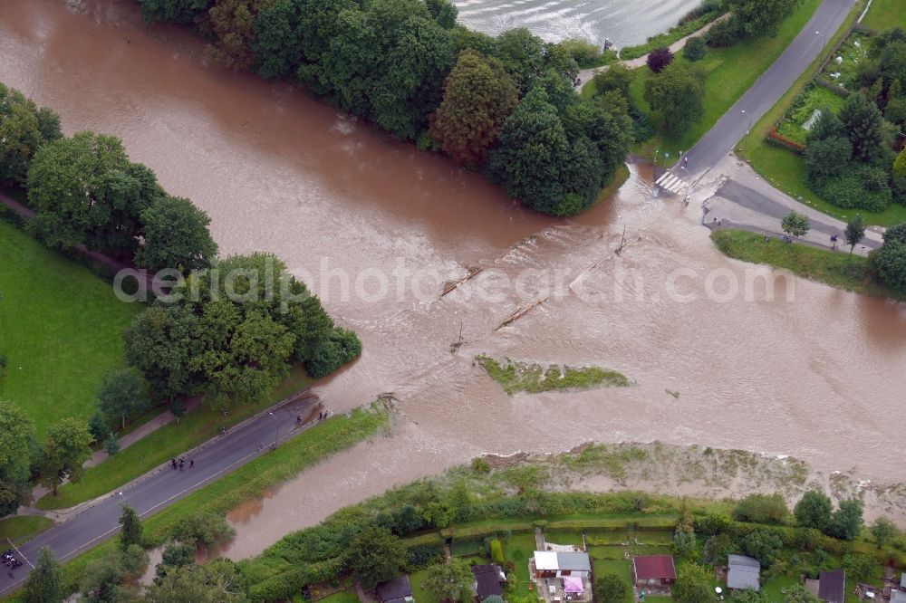 Göttingen from above - Shore areas with flooded by flood level riverbed Leine in Goettingen in the state Lower Saxony, Germany