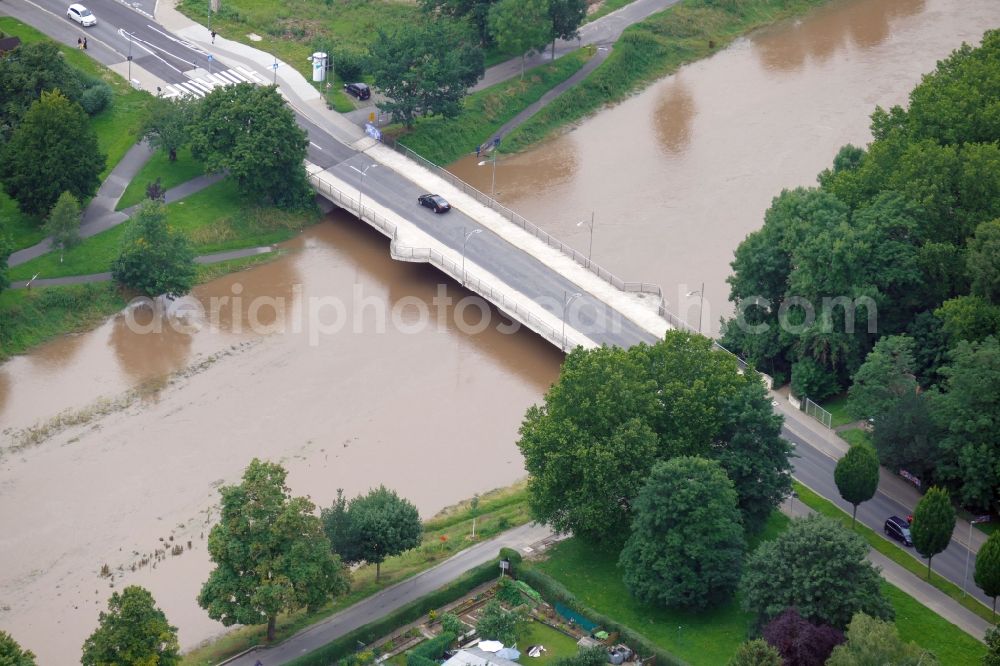 Aerial image Göttingen - Shore areas with flooded by flood level riverbed Leine in Goettingen in the state Lower Saxony, Germany