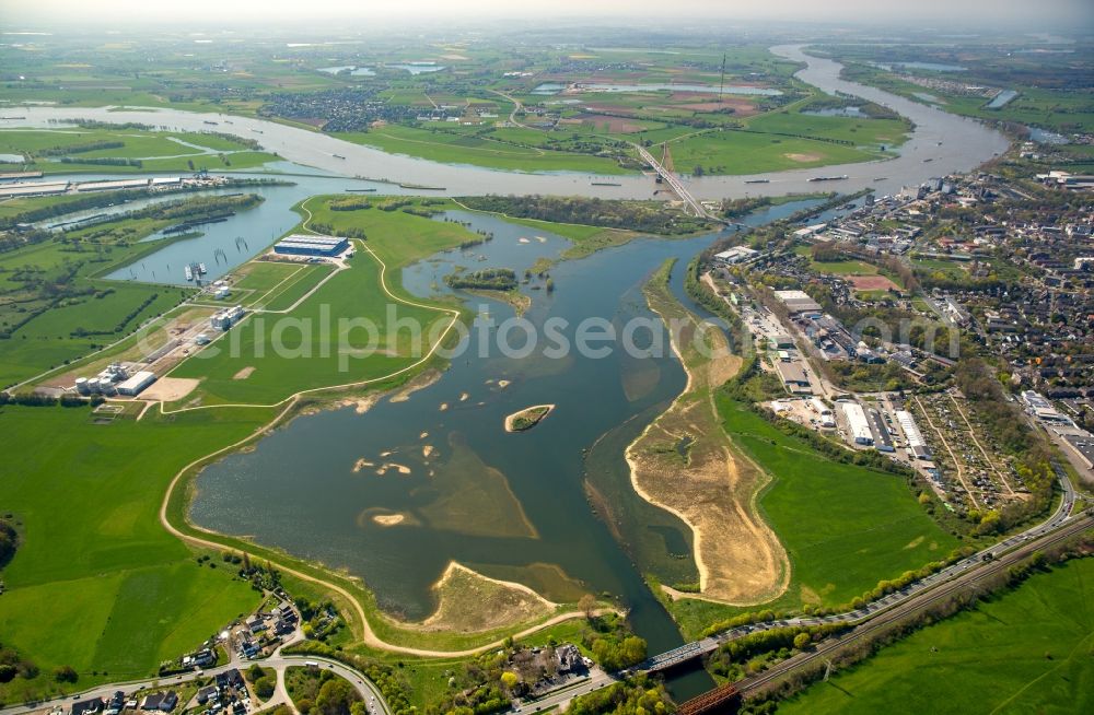 Aerial image Wesel - Shore areas with flooded by flood level riverbed of Lippe in Wesel in the state North Rhine-Westphalia