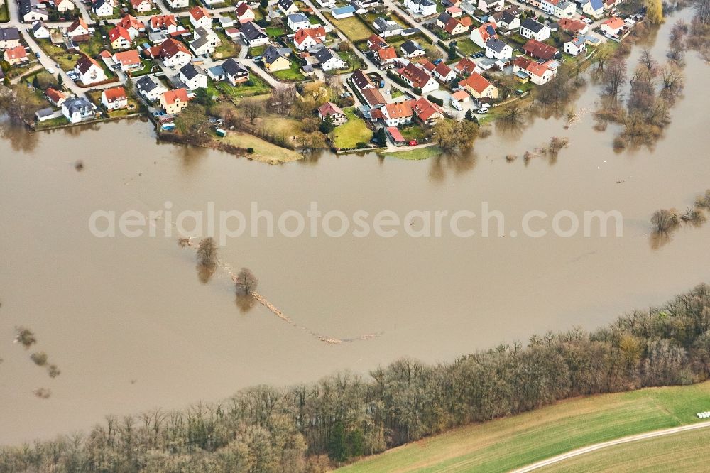 Aerial photograph Laub - Shore areas with flooded by flood level riverbed of Regen in Laub in the state Bavaria, Germany