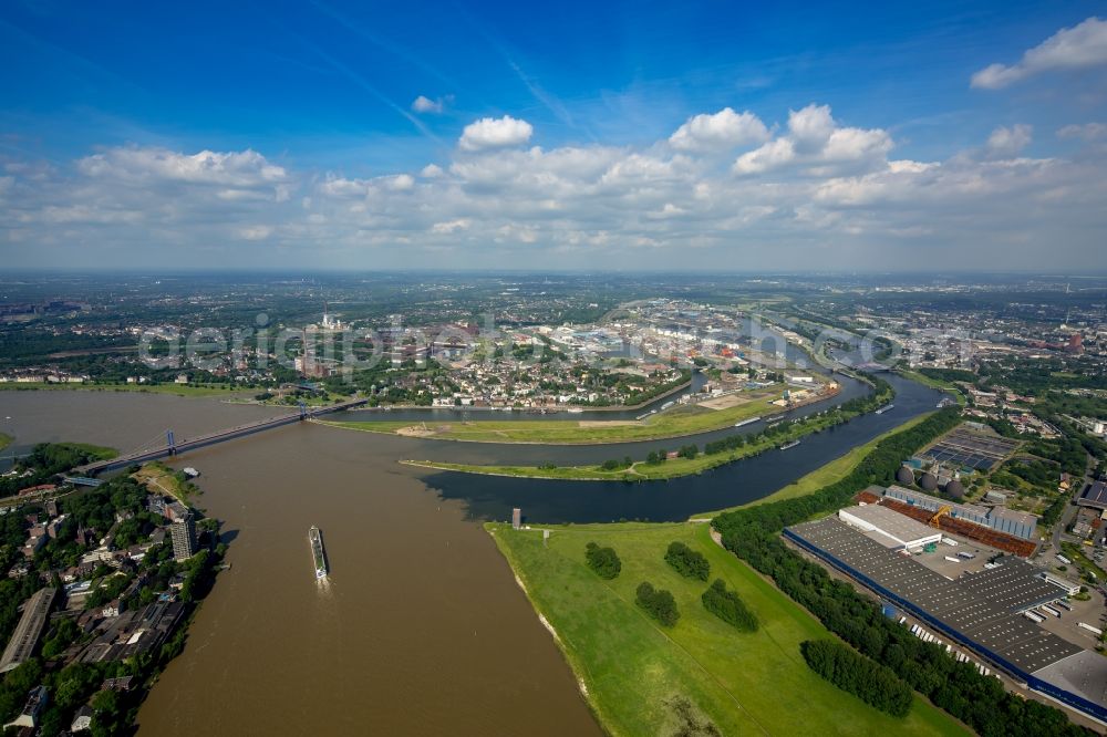 Duisburg from above - Shore areas with flooded by flood level riverbed Rhine Bridge L410 in Duisburg in the state North Rhine-Westphalia