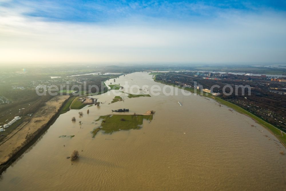 Duisburg from above - Shore areas with flooded by flood level riverbed of the Rhine river in Duisburg in the state North Rhine-Westphalia, Germany