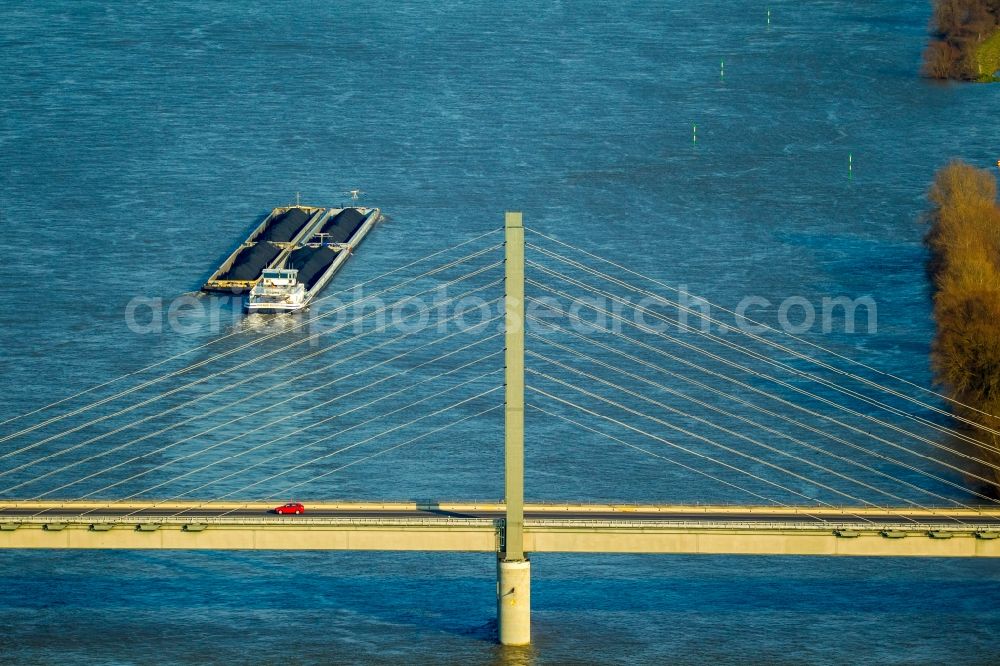 Aerial image Kalkar - Shore areas with flooded by flood level riverbed on rhine bridgde in Rees in the state North Rhine-Westphalia