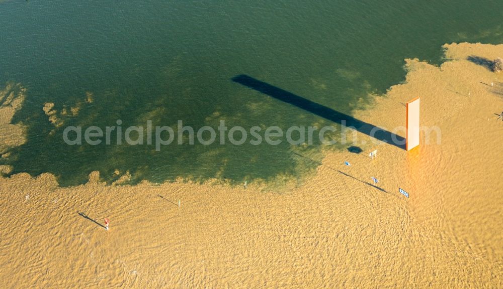 Aerial image Duisburg - Shore areas with flooded by flood level riverbed of the Rhine river in the district Kasslerfeld in Duisburg in the state North Rhine-Westphalia, Germany