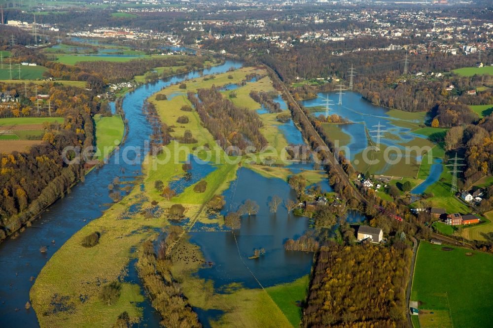 Hattingen Winz from above - Shore areas with flooded by flood level riverbed of Ruhr in Hattingen Winz in the state North Rhine-Westphalia