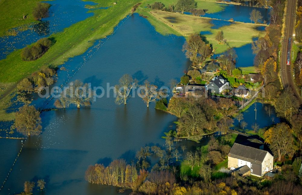 Hattingen Winz from above - Shore areas with flooded by flood level riverbed of Ruhr in Hattingen Winz in the state North Rhine-Westphalia