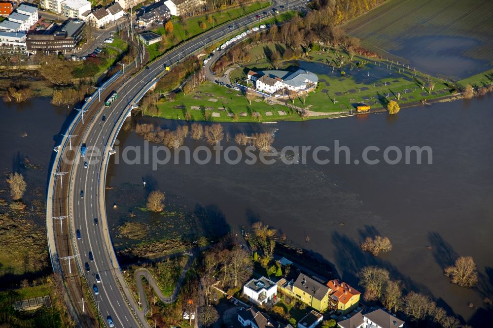 Hattingen Winz from above - Shore areas with flooded by flood level riverbed of Ruhr in Hattingen Winz in the state North Rhine-Westphalia