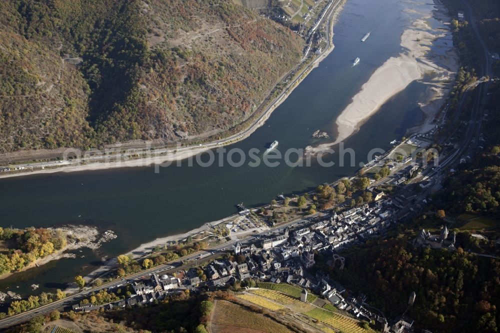 Bacharach from above - Shore areas exposed by low-water level riverbed on the Rhine river in Bacharach in the state Rhineland-Palatinate, Germany