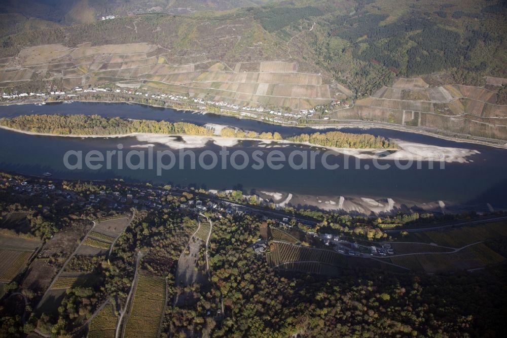 Lorch from above - Shore areas exposed by low-water level riverbed on the Rhine river in Lorch in the state Hesse, Germany. The Lorcher Werth is an inland island in the Rhine. It consists of two islands, the Great and the Little Lorcher Werth, which connects a dam