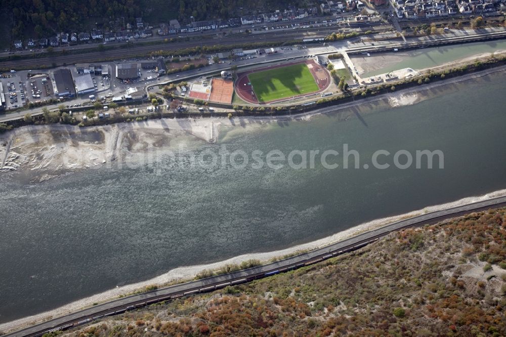 Oberwesel from above - Shore areas exposed by low-water level riverbed on the Rhine river in Oberwesel in the state Rhineland-Palatinate, Germany