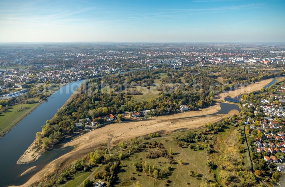 Magdeburg from the bird's eye view: Shore areas exposed by low-water level riverbed of Alte Elbe in the district Werder in Magdeburg in the state Saxony-Anhalt, Germany