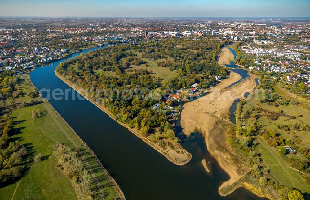 Aerial image Magdeburg - Shore areas exposed by low-water level riverbed of Alte Elbe in the district Werder in Magdeburg in the state Saxony-Anhalt, Germany