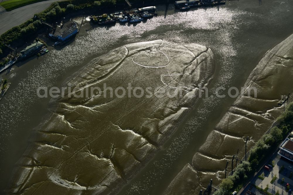 Hamburg from above - Shore areas exposed by low-water level riverbed the Elbe in the harbor basin of Spreehafen in Hamburg in Germany