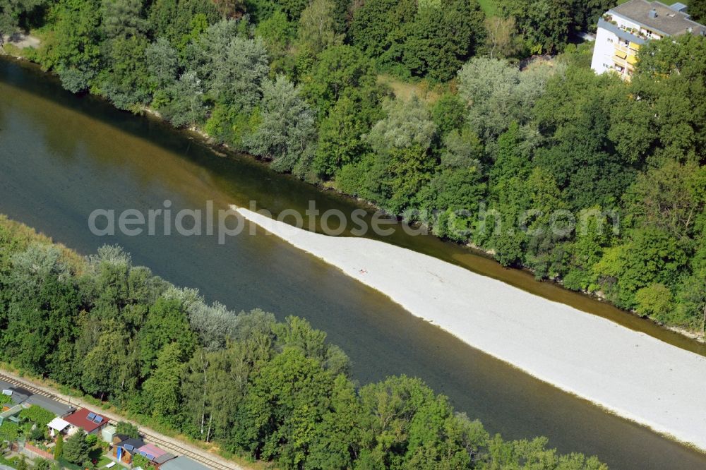 Augsburg from the bird's eye view: Shore areas exposed by low-water level riverbed of Lech in Augsburg in the state Bavaria