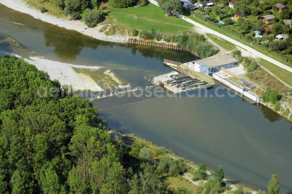 Augsburg from the bird's eye view: Shore areas exposed by low-water level riverbed of Lech in Augsburg in the state Bavaria