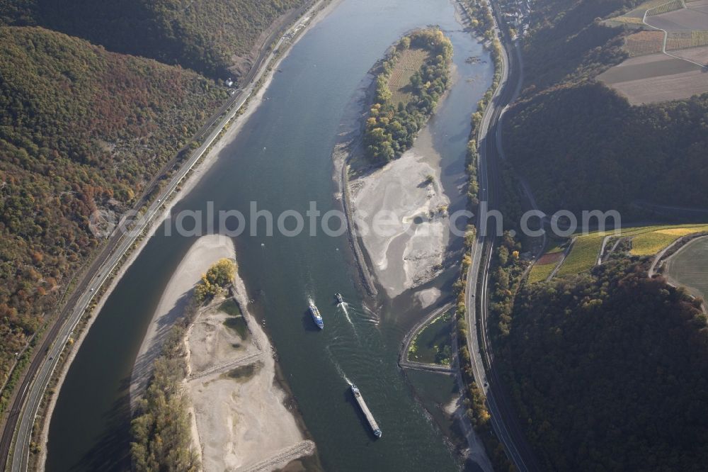 Bacharach from above - Shore areas exposed by low-water level riverbed on the Rhine river in Bacharach in the state Rhineland-Palatinate, Germany. Therein the island Bacharacher Werth. The larger part of the island is planted with vines