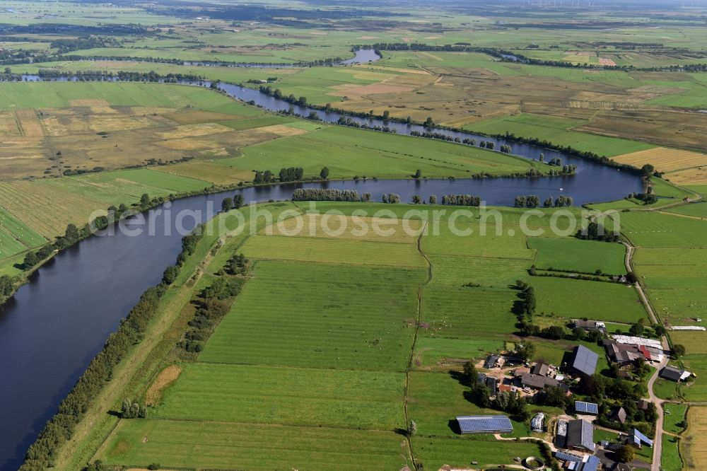 Aerial photograph Bergewöhrden - Curved loop of the riparian zones on the course of the river Eider in Bergewoehrden in the state Schleswig-Holstein