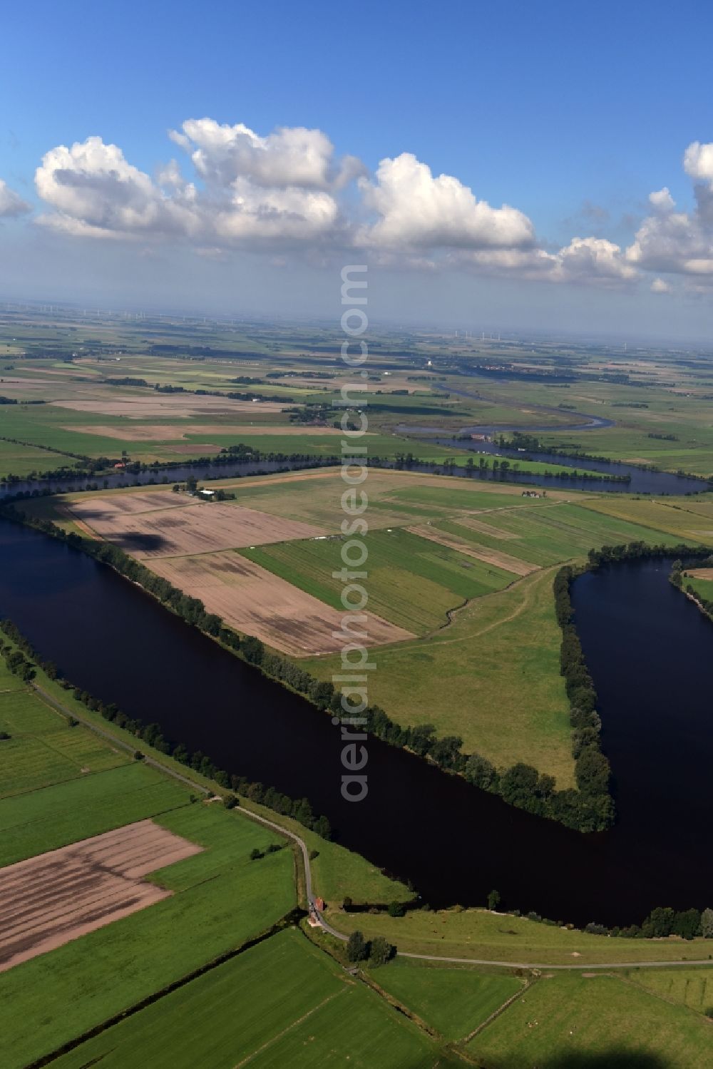 Aerial photograph Drage - Curved loop of the riparian zones on the course of the river Eider - in Drage in the state Schleswig-Holstein