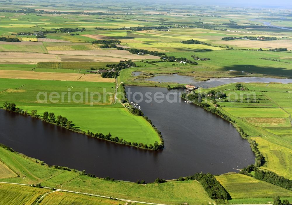 Aerial photograph Drage - Curved loop of the riparian zones on the course of the river Eider - in Drage in the state Schleswig-Holstein