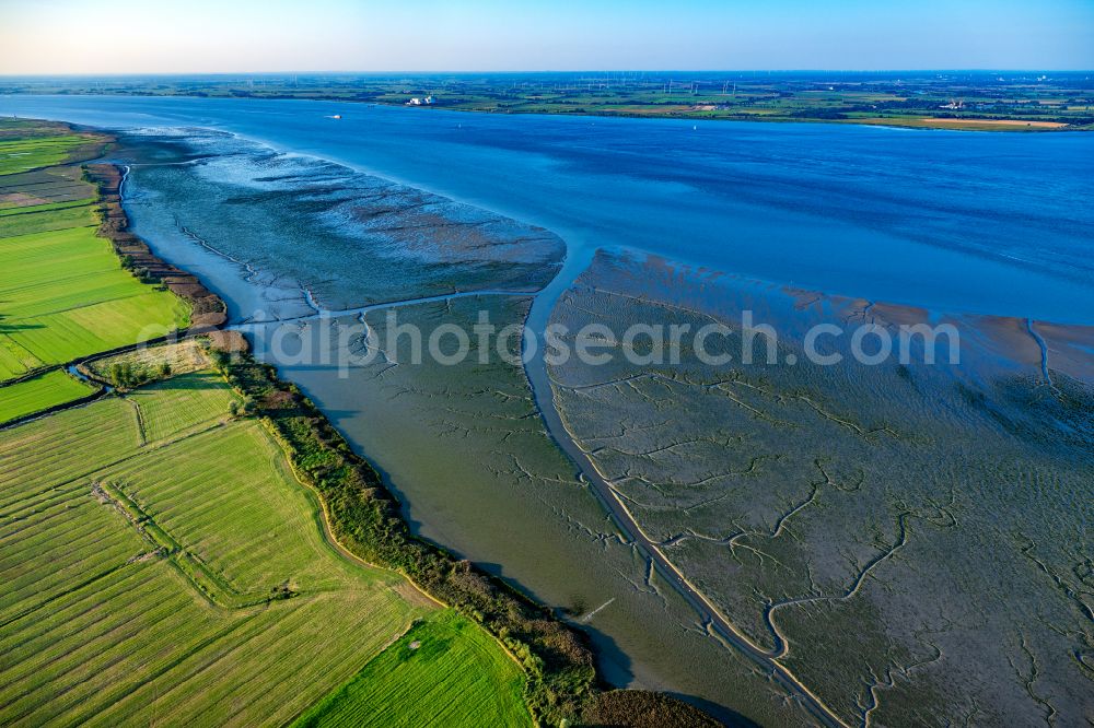 Aerial image Wischhafen - Shore areas exposed by low-water level riverbed in Wischhafen in the state Lower Saxony, Germany