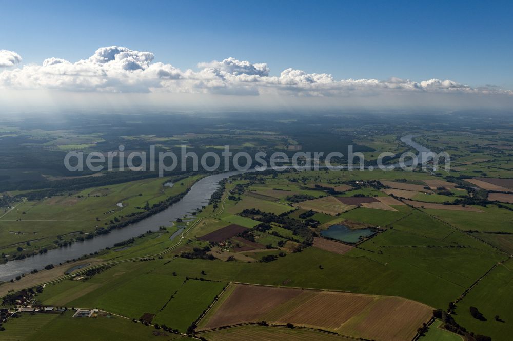 Amt Neuhaus from the bird's eye view: Curved loop of the riparian zones on the course of the river Elbe in Amt Neuhaus in the state Lower Saxony, Germany