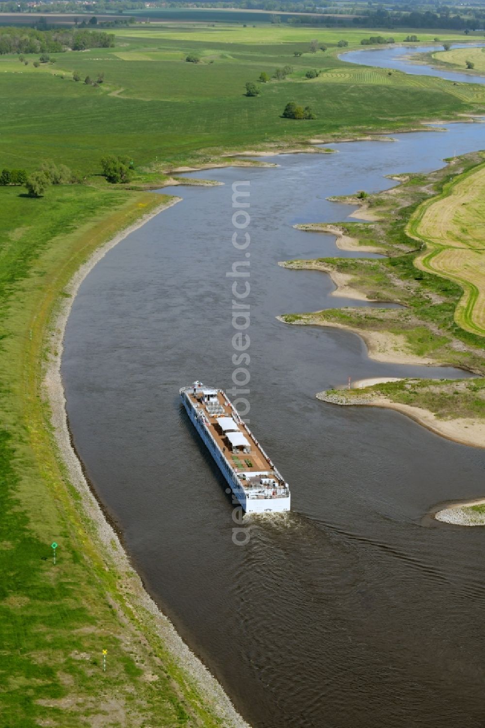 Aerial image Jessen (Elster) - Curved loop of the riparian zones on the course of the river Elbe in Jessen (Elster) in the state Saxony-Anhalt, Germany