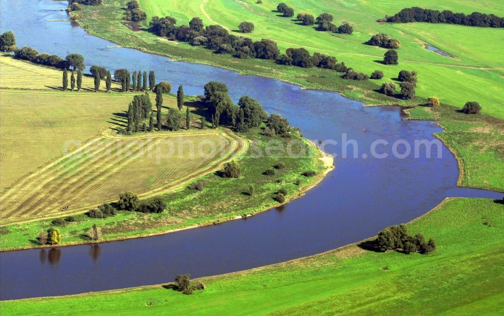 Aerial image Lutherstadt Wittenberg - Curved loop of the riparian zones on the course of the river Elbe in Lutherstadt Wittenberg in the state Saxony-Anhalt, Germany