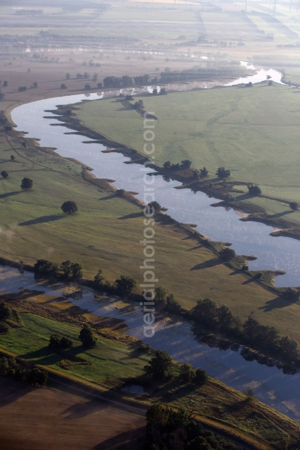 Aerial photograph Schützberg - Curved loop of the riparian zones on the course of the river Elbe in Schuetzberg in the state Saxony-Anhalt