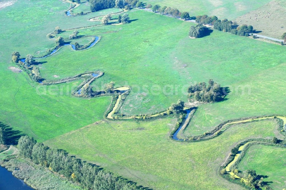 Aerial photograph Raduhn - Curved loop of the riparian zones on the course of the river of Elde in Raduhn in the state Mecklenburg - Western Pomerania, Germany