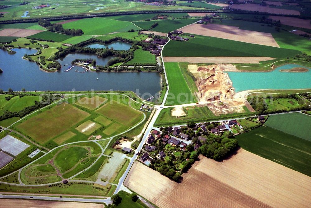 Aerial photograph Krefeld - Riparian areas on the sea area of Elfrather See in Krefeld in the state North Rhine-Westphalia