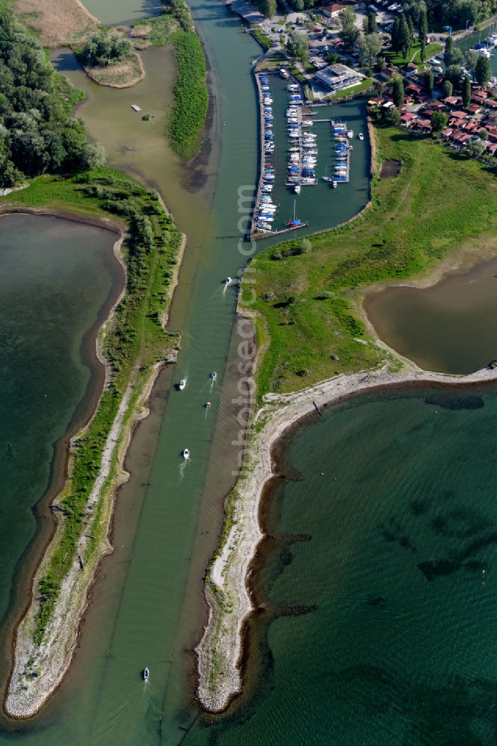 Aerial photograph Gaißau - Riparian areas along the Alter Rhein river estuary in Lake Constance in Gaissau in Vorarlberg, Austria