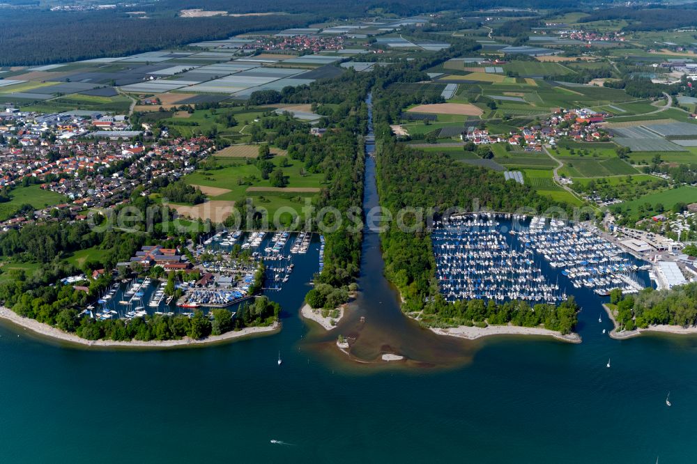 Aerial photograph Langenargen - Riparian areas along the river mouth of the Argen with boat ports in Lake Constance in Langenargen on Lake Constance in the state Baden-Wuerttemberg, Germany