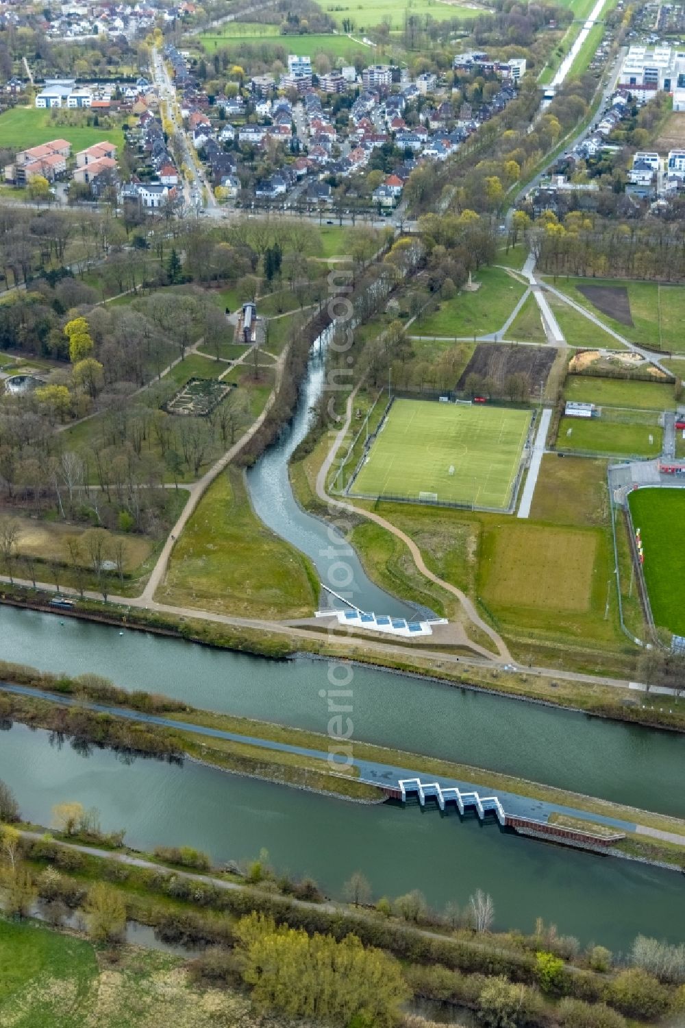 Aerial image Hamm - Riparian areas along the river mouth des Datteln-Hamm-Kanal and the Ahse in the district Heessen in Hamm at Ruhrgebiet in the state North Rhine-Westphalia, Germany