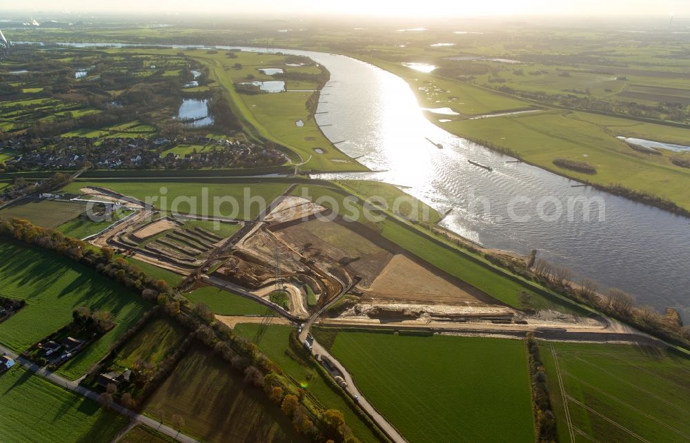 Voerde (Niederrhein) from above - Riparian areas along the river mouth der Emscher in den Rhein mit Baustelle zum Umbau der Emscher- Muendung in Voerde (Niederrhein) in the state North Rhine-Westphalia