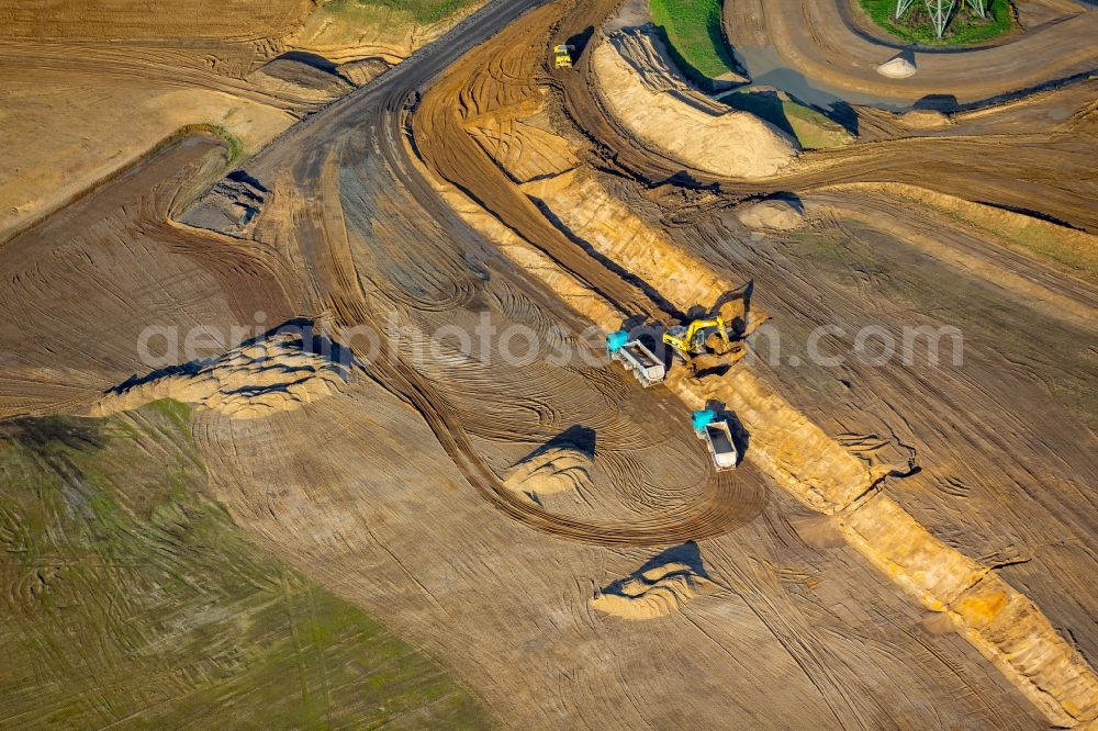 Aerial image Voerde (Niederrhein) - Riparian areas along the river mouth der Emscher in den Rhein mit Baustelle zum Umbau der Emscher- Muendung in Voerde (Niederrhein) in the state North Rhine-Westphalia