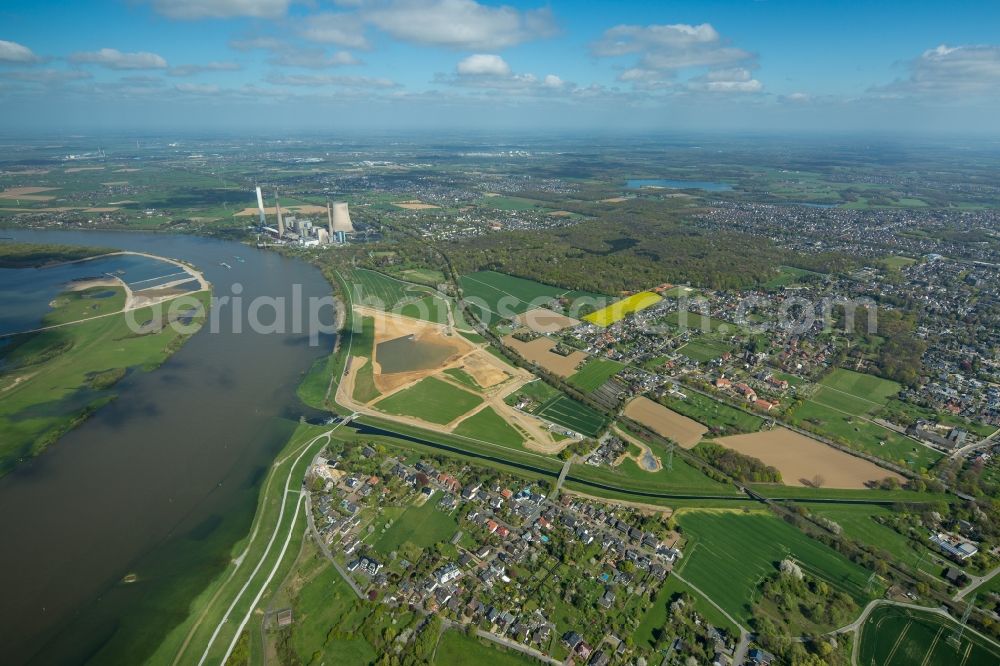 Voerde (Niederrhein) from above - Riparian areas along the river mouth der Emscher in den Rhein mit Baustelle zum Umbau der Emscher- Muendung in Voerde (Niederrhein) in the state North Rhine-Westphalia