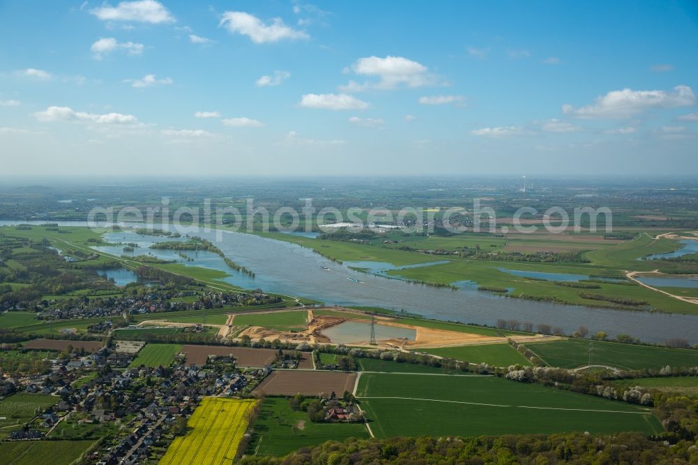 Voerde (Niederrhein) from above - Riparian areas along the river mouth der Emscher in den Rhein mit Baustelle zum Umbau der Emscher- Muendung in Voerde (Niederrhein) in the state North Rhine-Westphalia