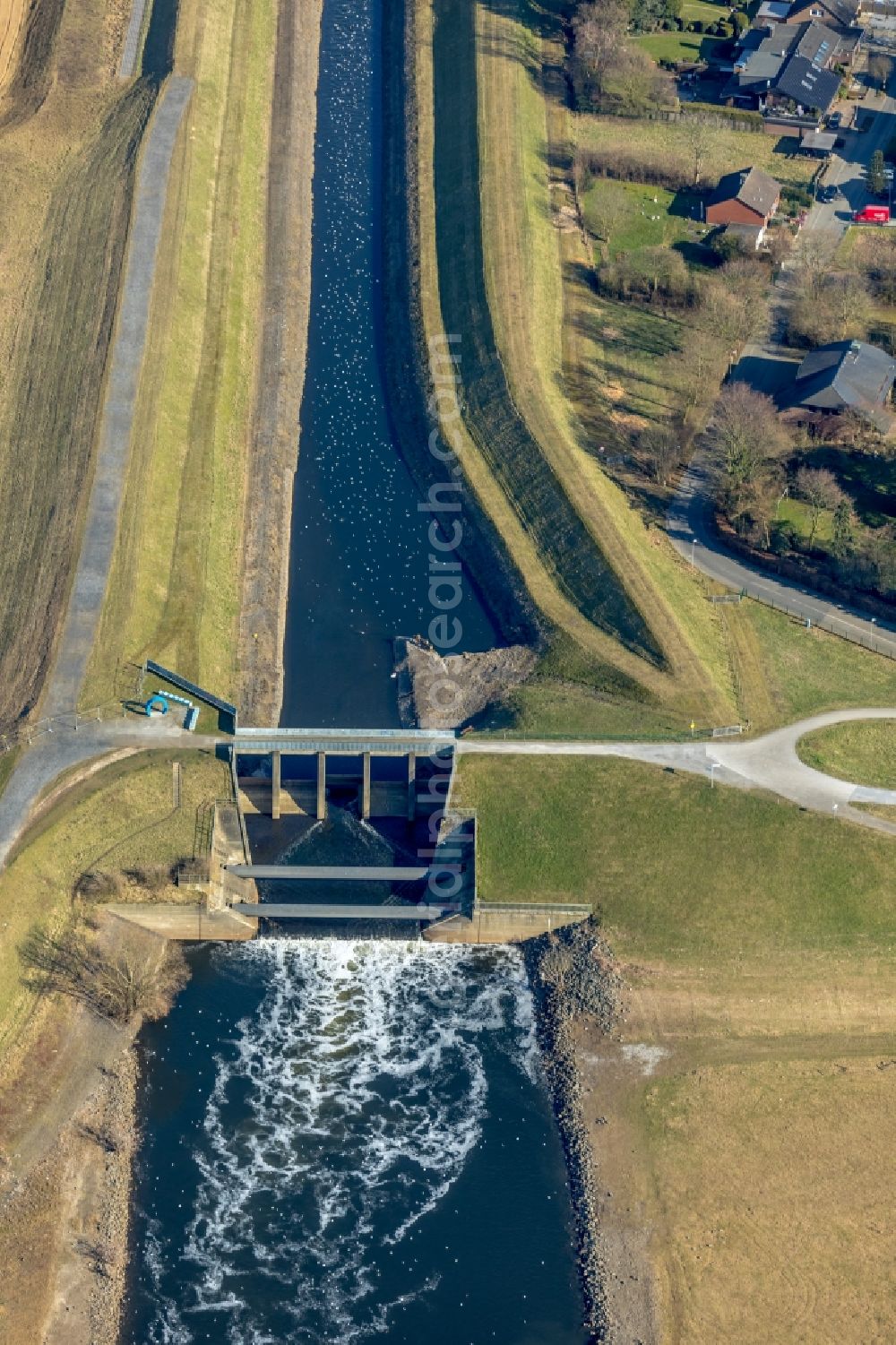 Dinslaken from above - Riparian areas along the river mouth of the Rhine - Emscher river in the district Eppinghoven in Dinslaken in the state North Rhine-Westphalia, Germany