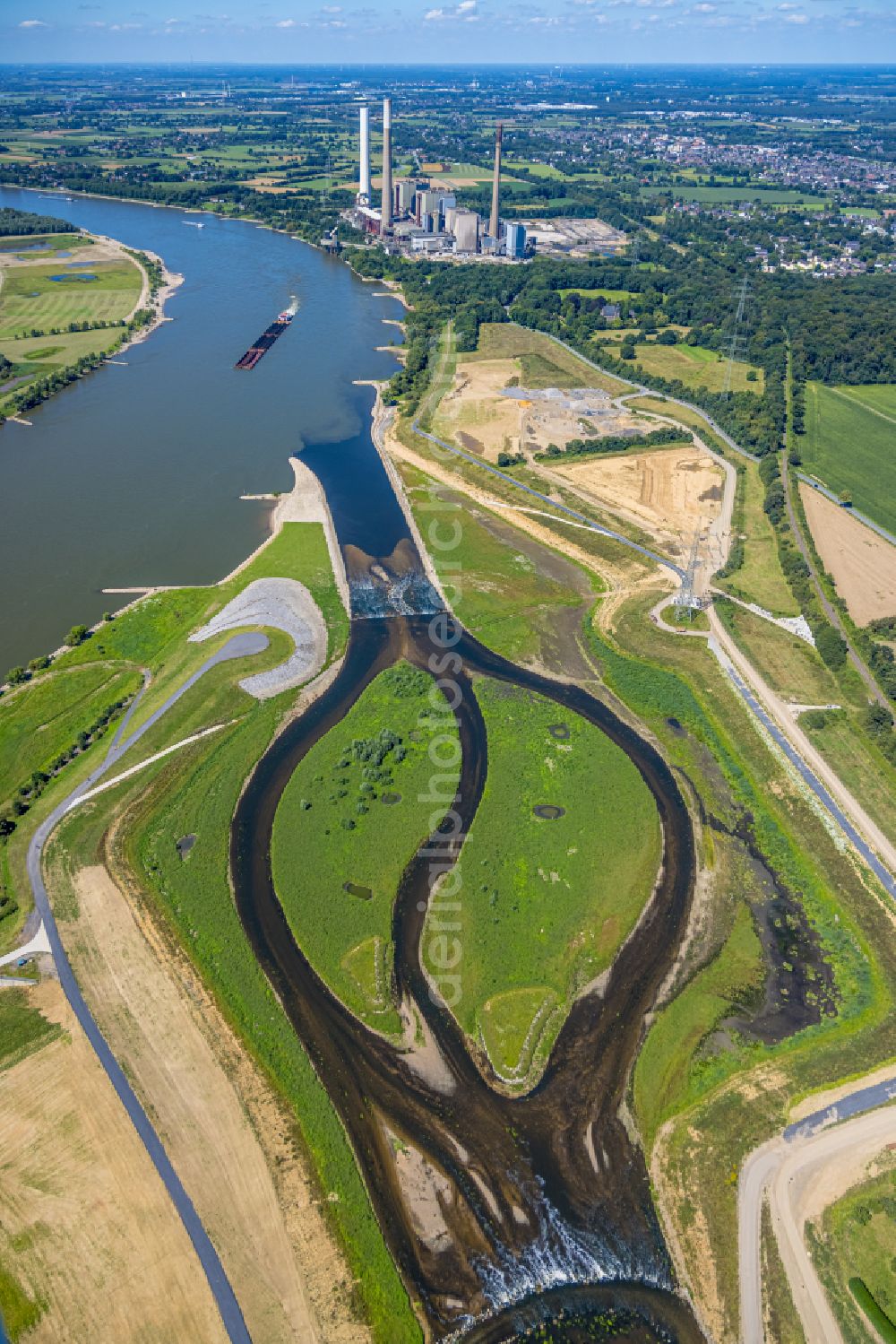 Dinslaken from the bird's eye view: Riparian areas along the river mouth of the Rhine - Emscher river in the district Eppinghoven in Dinslaken in the state North Rhine-Westphalia, Germany