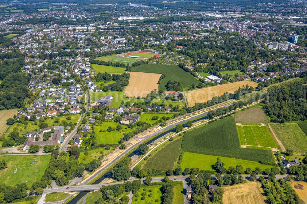 Dinslaken from the bird's eye view: Riparian areas along the river mouth of the Rhine - Emscher river in the district Eppinghoven in Dinslaken in the state North Rhine-Westphalia, Germany