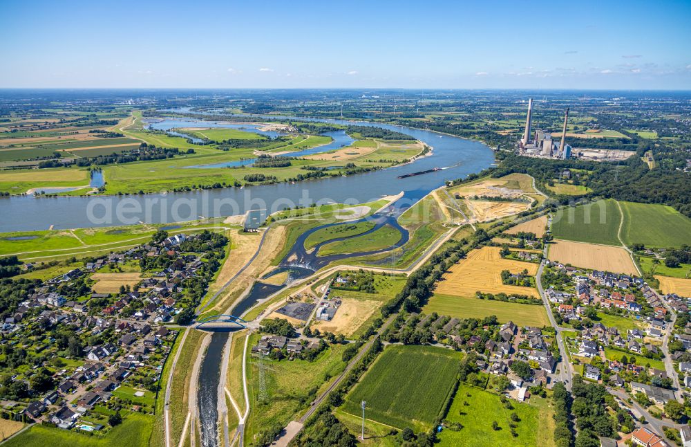 Aerial image Dinslaken - Riparian areas along the river mouth of the Rhine - Emscher river in the district Eppinghoven in Dinslaken in the state North Rhine-Westphalia, Germany