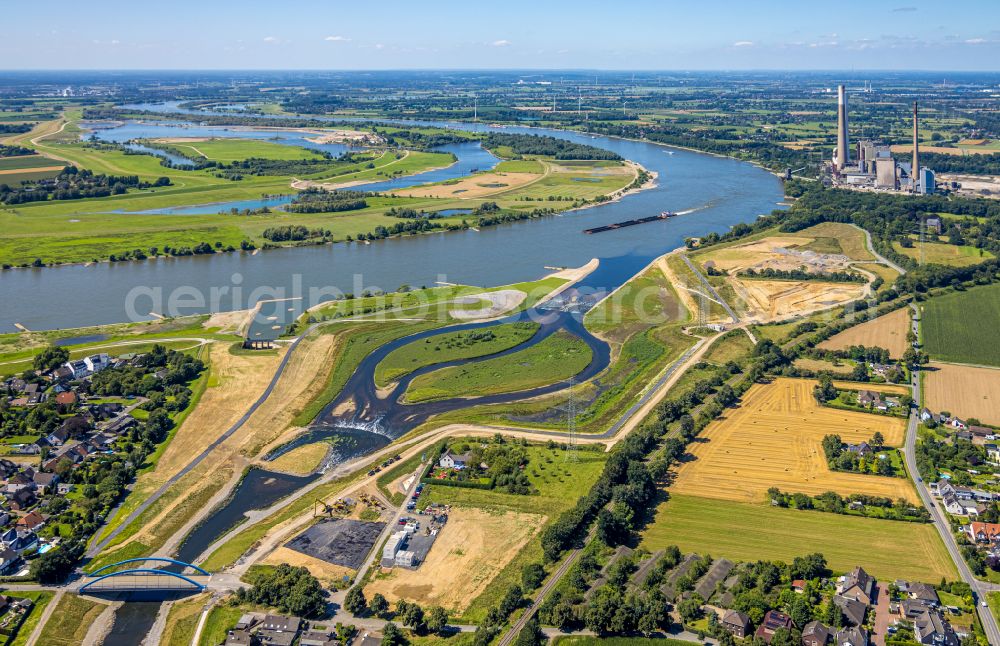 Aerial photograph Dinslaken - Riparian areas along the river mouth of the Rhine - Emscher river in the district Eppinghoven in Dinslaken in the state North Rhine-Westphalia, Germany