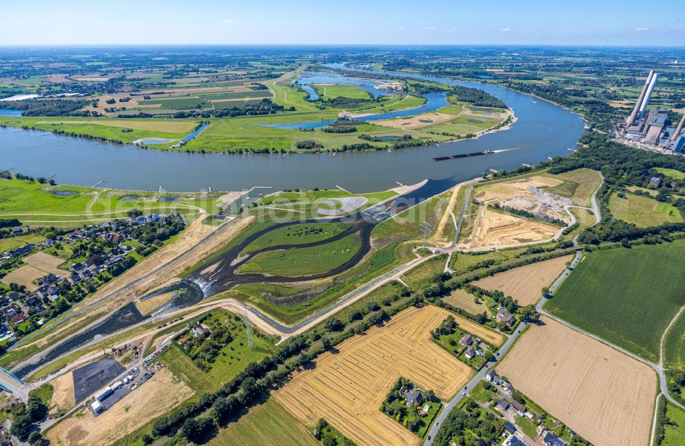 Dinslaken from above - Riparian areas along the river mouth of the Rhine - Emscher river in the district Eppinghoven in Dinslaken in the state North Rhine-Westphalia, Germany