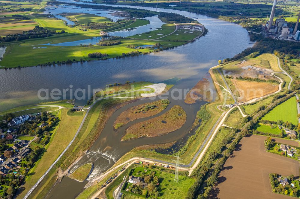 Aerial photograph Dinslaken - Riparian areas along the river mouth of the Rhine - Emscher river in the district Eppinghoven in Dinslaken in the state North Rhine-Westphalia, Germany