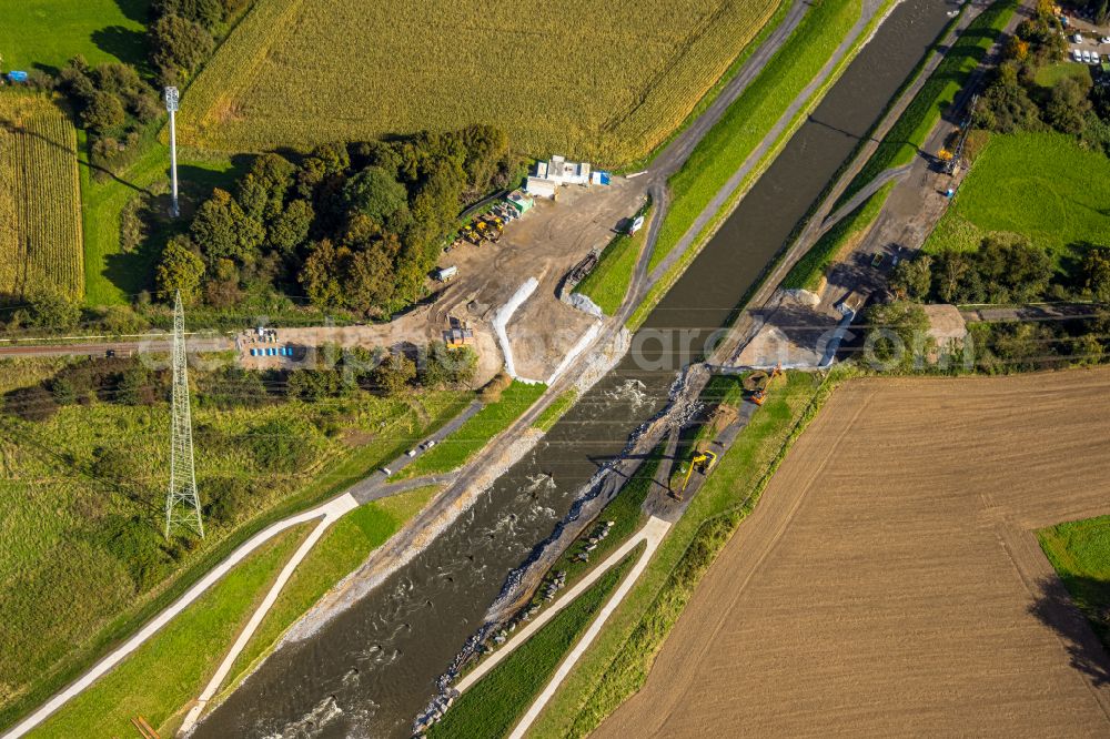 Dinslaken from the bird's eye view: Riparian areas along the river mouth of the Rhine - Emscher river in the district Eppinghoven in Dinslaken in the state North Rhine-Westphalia, Germany