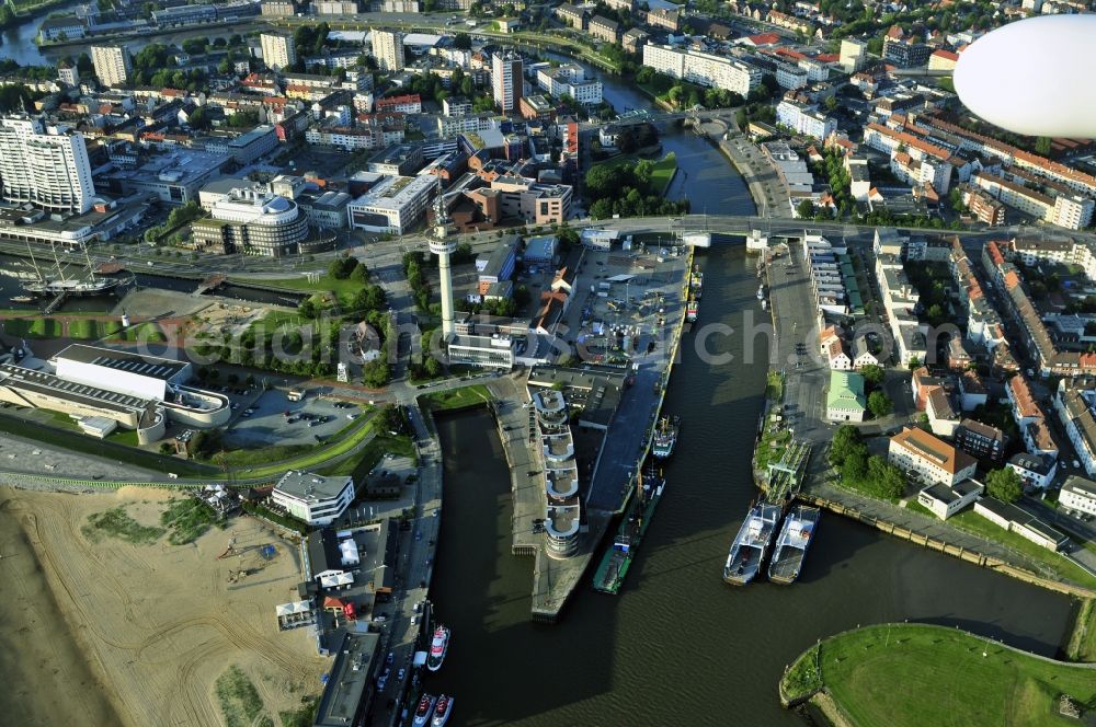 Bremerhaven from above - Riparian areas along the river mouth der Geeste in Bremerhaven in the state Bremen