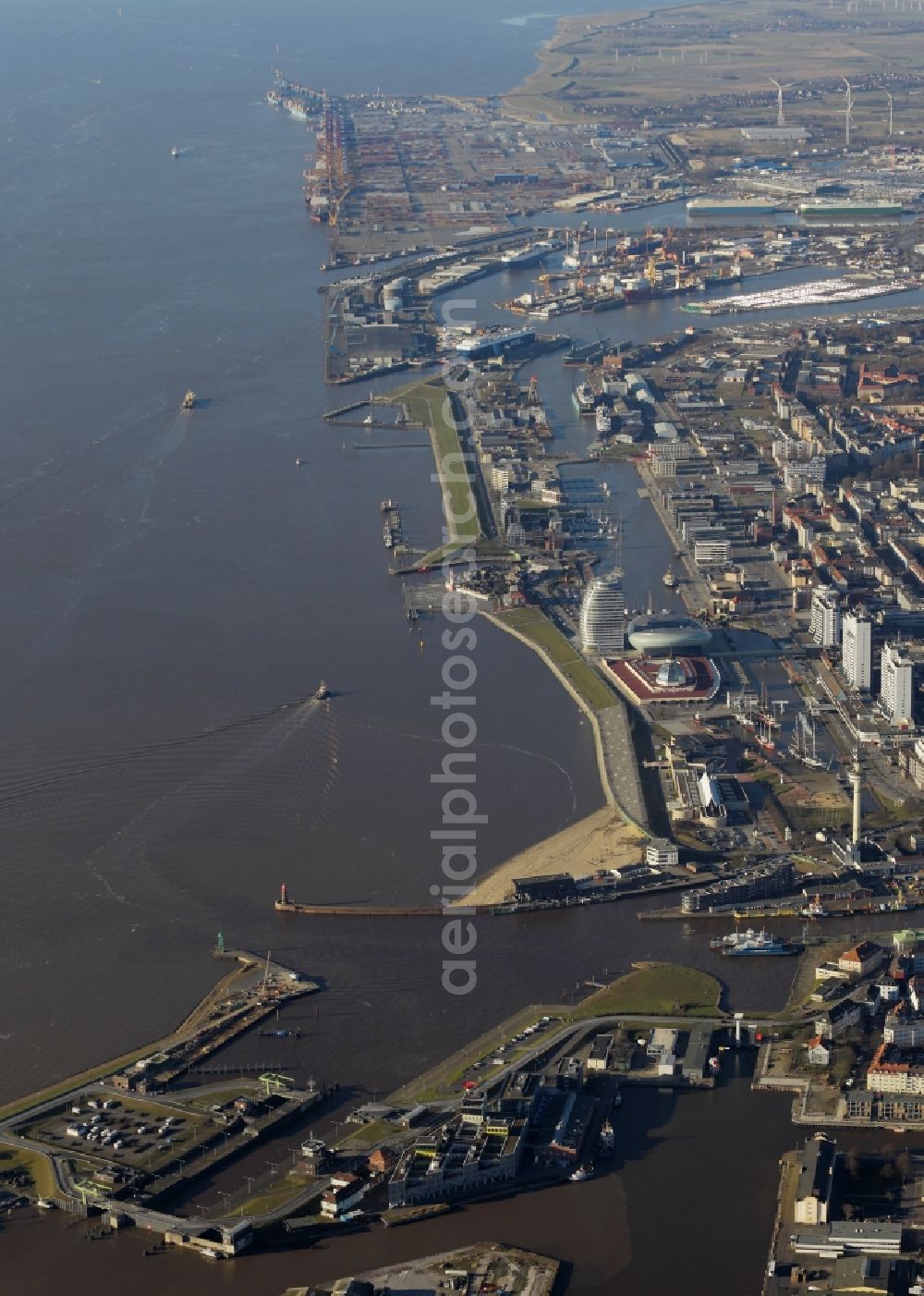 Bremerhaven from the bird's eye view: Riparian areas along the river mouth der Geeste to Weser in Bremerhaven in the state Bremen