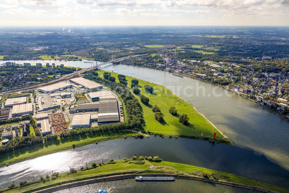 Aerial photograph Duisburg - Riparian areas along the river mouth of Rhine on Reinorange Artist Lutz Fritsch in Duisburg in the state North Rhine-Westphalia