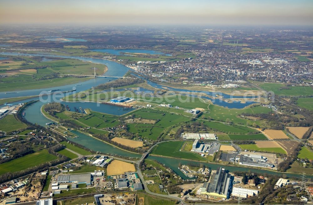 Wesel from above - Riparian areas along the river mouth of Lippe in Wesel in the state North Rhine-Westphalia, Germany