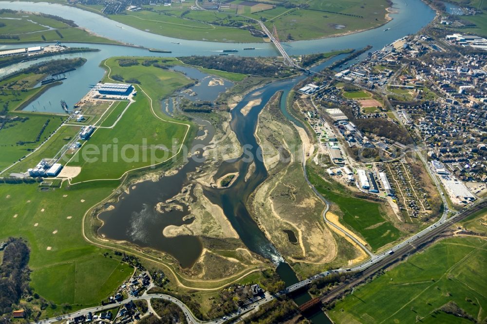 Aerial photograph Wesel - Riparian areas along the river mouth of Lippe in Wesel in the state North Rhine-Westphalia, Germany